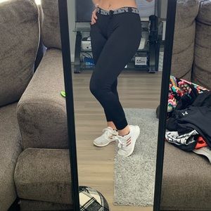 Victoria’s Secret Pink Jogger leggings 💕